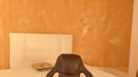 aprill_fox online show from June 11, 8:34 am