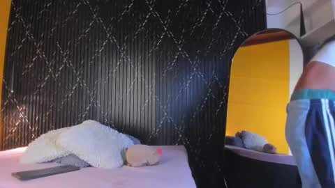 Aria Millers  online show from November 4, 11:20 am