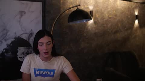 Ariaa online show from December 22, 6:34 pm