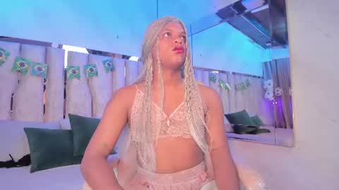 ariana_grande233 online show from June 29, 11:43 am