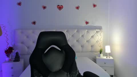 Aron cruz  online show from February 24, 1:53 pm