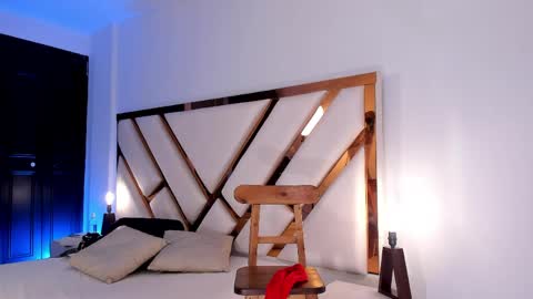 Aron cruz  online show from April 2, 1:42 pm