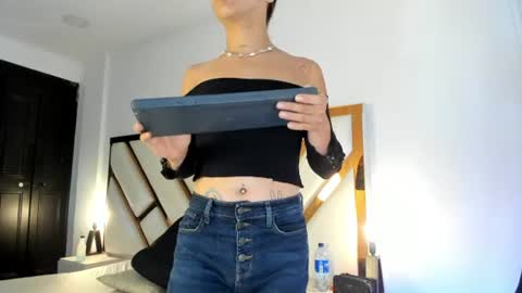 Aron cruz  online show from June 15, 1:02 pm