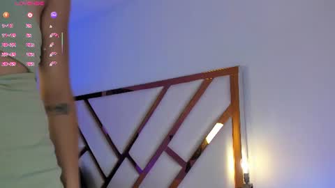 Aron cruz  online show from June 25, 1:48 pm