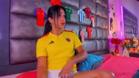 ashlymillerr_ online show from June 13, 9:15 pm