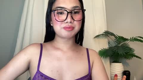 Lily online show from July 28, 9:25 pm