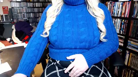 Aspen Vale online show from December 13, 7:42 pm