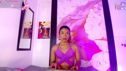 astrid_cardenas online show from June 11, 3:48 am