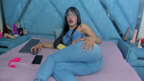 Monii Yi online show from July 7, 5:32 am