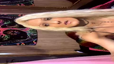 Destiny Nicole online show from June 18, 11:15 am