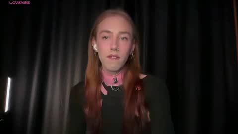 avril_pearly_ online show from August 4, 10:54 am