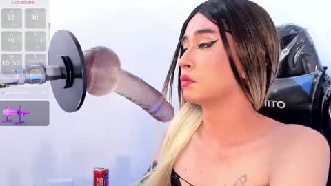          I work from home this is my room 3 online show from November 6, 7:52 am