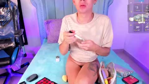          I work from home this is my room 3 online show from June 12, 8:13 am