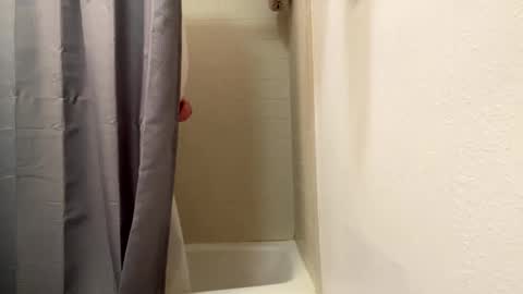 Snapshot of bathingcat chatting on January 6, 8:57 am bathingcat online show from January 6, 8:57 am