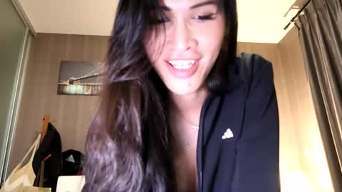 bee_thai online show from June 3, 10:23 pm