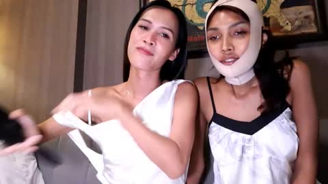 bee_thai online show from June 8, 7:46 pm