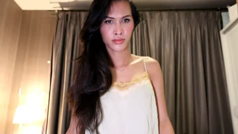 bee_thai online show from July 13, 9:27 pm