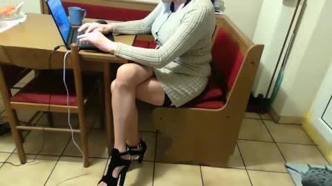 Bernadetanylon online show from February 14, 7:15 am