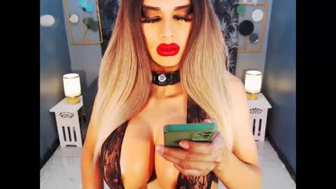 Loraine Cruz online show from April 7, 11:00 am