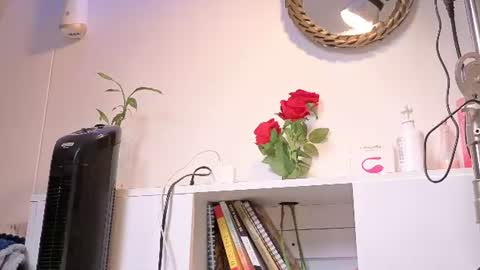 kyra Moor online show from June 15, 6:15 am