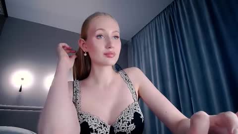 Mia online show from May 3, 4:22 pm