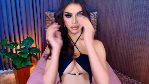 bombshellanita online show from June 8, 2:34 am