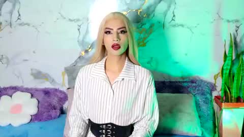 briana_white online show from June 25, 7:18 pm