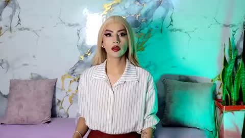 briana_white online show from July 2, 3:50 pm