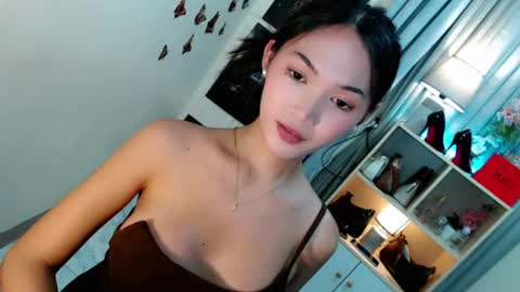 caitlin online show from June 14, 2:35 am