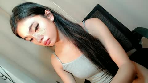 call_me_nina online show from June 18, 1:29 am