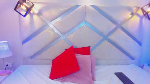 cami_rouxx online show from July 25, 2:09 am