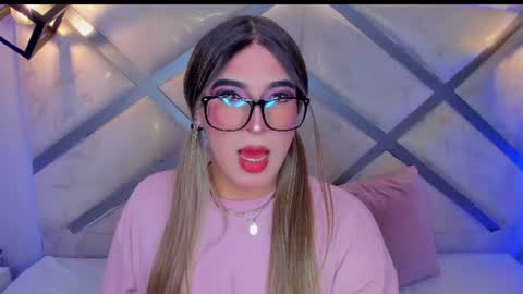 cami_rouxx online show from July 27, 3:35 am