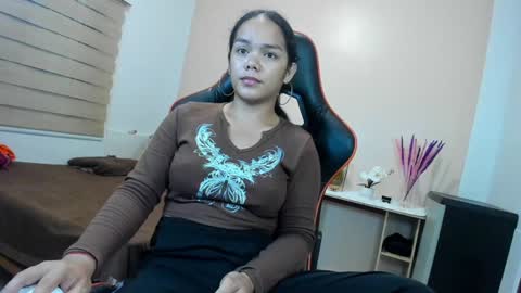 caroline_east online show from January 7, 6:03 pm