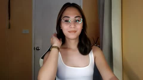 chelly4u69 online show from March 19, 2:11 am