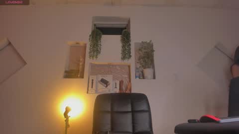 Snapshot of chloe_cooperr chatting on September 17, 8:30 am chloe_cooperr online show from September 17, 8:30 am