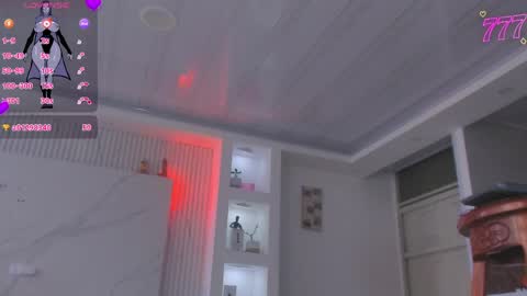 chloe_cooperr online show from March 28, 12:40 pm