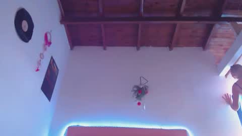 cicimom online show from February 12, 9:32 pm