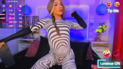 cinthya_walker1 online show from April 14, 3:39 pm