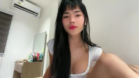 claire_siroksi online show from July 30, 4:50 pm