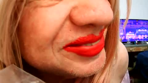 Claudia online show from June 3, 4:33 pm