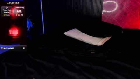 Cloe online show from December 5, 5:30 pm