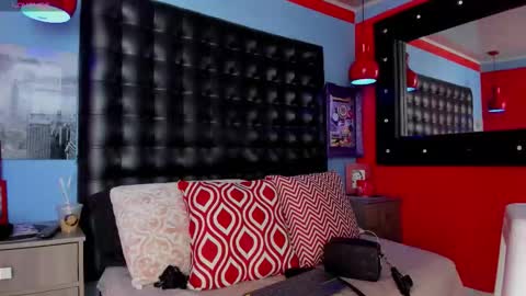 ---Cloe--- online show from November 5, 7:36 pm