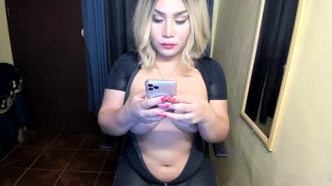 Snapshot of countessrubi chatting on January 22, 10:29 am Rubi online show from January 22, 10:29 am