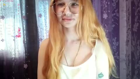 Sia online show from October 25, 7:14 am