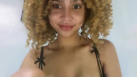 damnperfectxx online show from April 15, 3:01 am