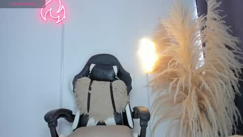 daniel_29x online show from July 28, 3:32 pm