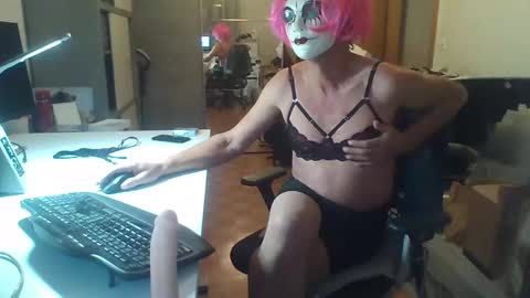 newcumer online show from December 9, 4:47 pm