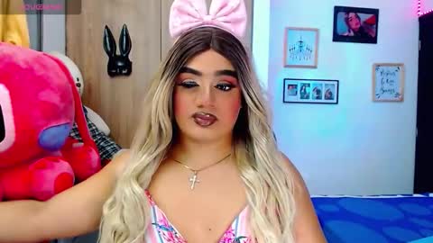 danipein online show from December 15, 5:25 am