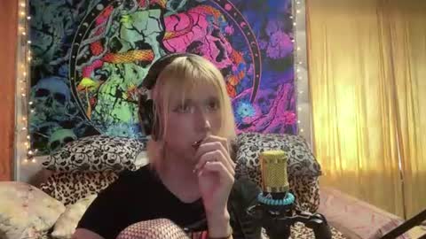 danitavranich online show from August 3, 11:05 am