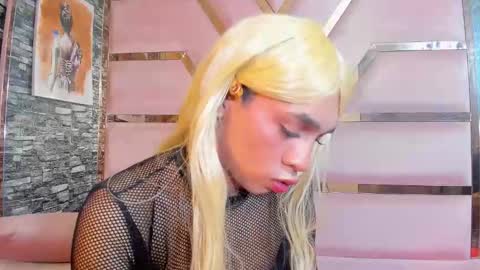 Snapshot of danny_lux chatting on October 24, 4:06 am Danny online show from October 24, 4:06 am